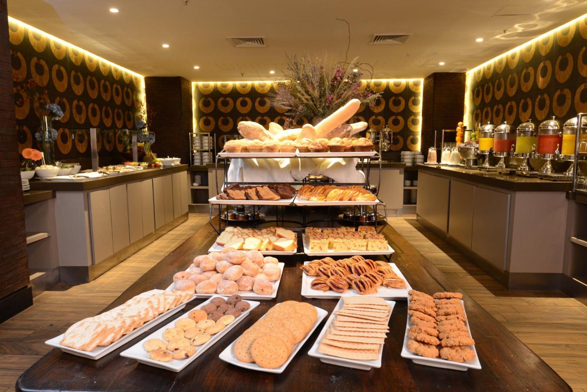 อินเตอร์คอนติเนนตัล ซานติอาโก Hotel ภายนอก รูปภาพ